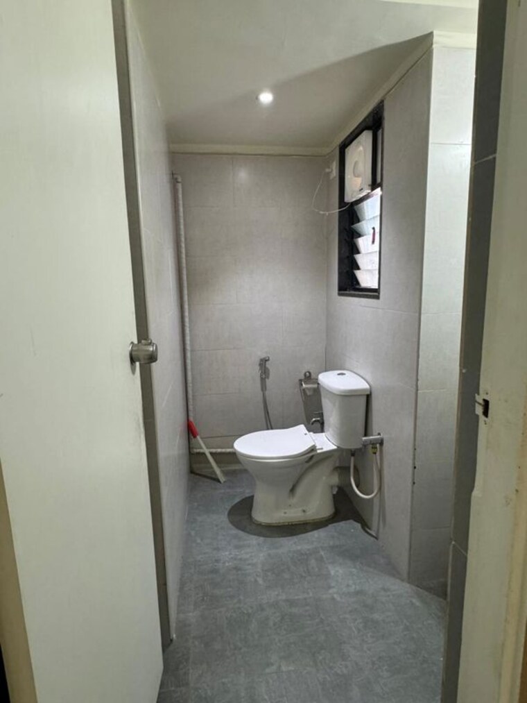 Bathroom, shilp-epitome Commercial Office Space 856 Sq.Ft. In Bodakdev Ahmedabad 9993566