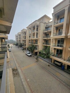 3.5 BHK + Pooja Room Apartment For Sale in Signature Global City