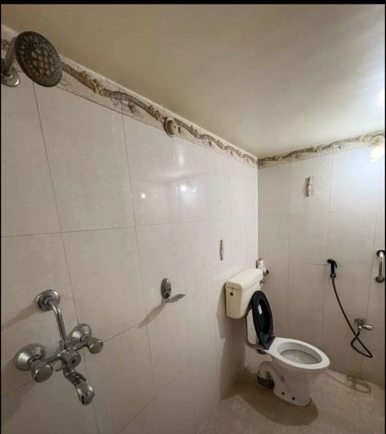 Bathroom, lalpur 3 Bedroom 1350 Sq.Ft. Apartment In Lalpur Ranchi 9993692