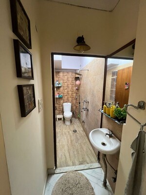 Team Area in 2 BHK Apartment at Jangpura – for Rent