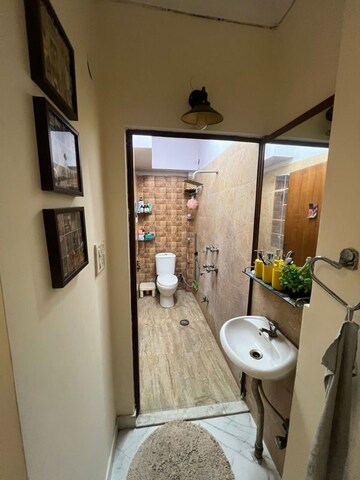 Team Area in 2 BHK Apartment at Jangpura – for Rent