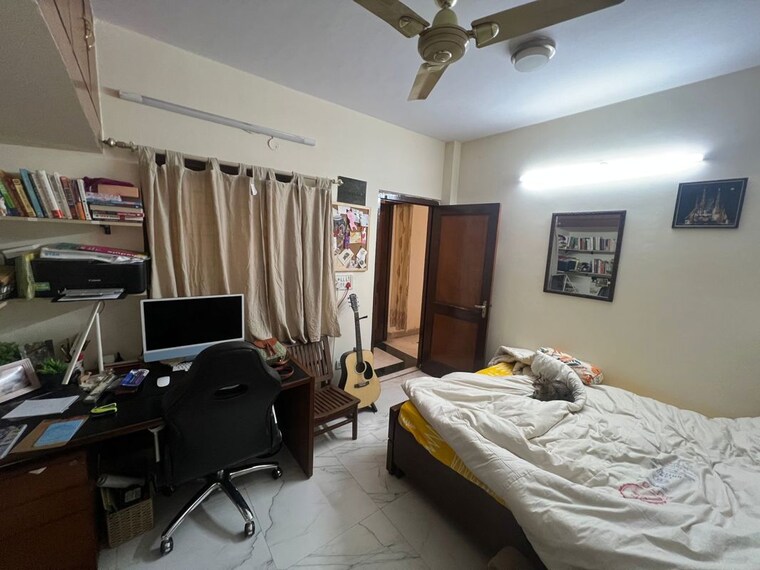 Team Area, jangpura 2 Bedroom 200 Sq.Yd. Apartment In Jangpura Delhi 9993948