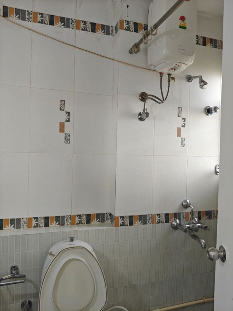 Bathroom, lnt-realty-south-city 3 Bedroom 1700 Sq.Ft. Apartment In Bannerghatta Road Bangalore 9993941