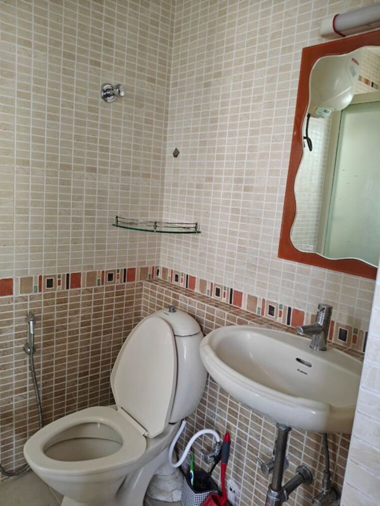 Bathroom, lnt-realty-south-city 3 Bedroom 1700 Sq.Ft. Apartment In Bannerghatta Road Bangalore 9993941