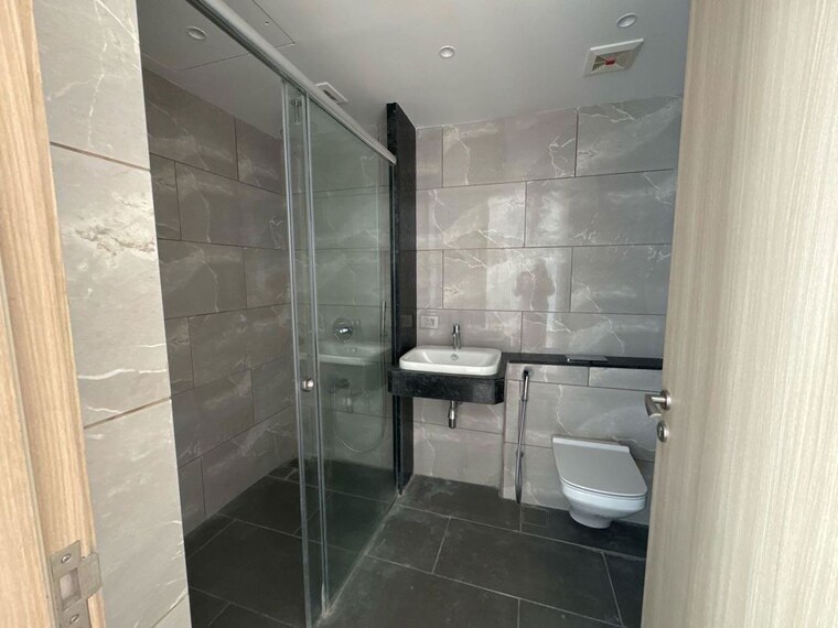 Bathroom, rustomjee-crown 4 Bedroom 2311 Sq.Ft. Apartment In Prabhadevi Mumbai 9993823