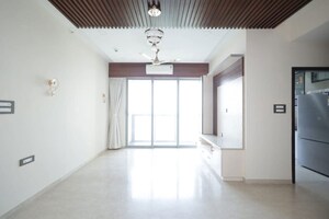 Room in 3 BHK Apartment at Piramal Aranya, Byculla – for Rent