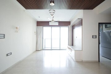 Room in 3 BHK Apartment at Piramal Aranya, Byculla – for Rent