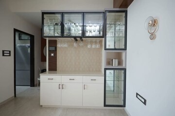 Room in 3 BHK Apartment at Piramal Aranya, Byculla – for Rent