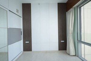 Room in 3 BHK Apartment at Piramal Aranya, Byculla – for Rent