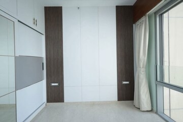 Room in 3 BHK Apartment at Piramal Aranya, Byculla – for Rent