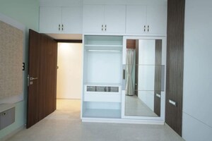 Room in 3 BHK Apartment at Piramal Aranya, Byculla – for Rent