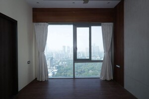 Room in 3 BHK Apartment at Piramal Aranya, Byculla – for Rent