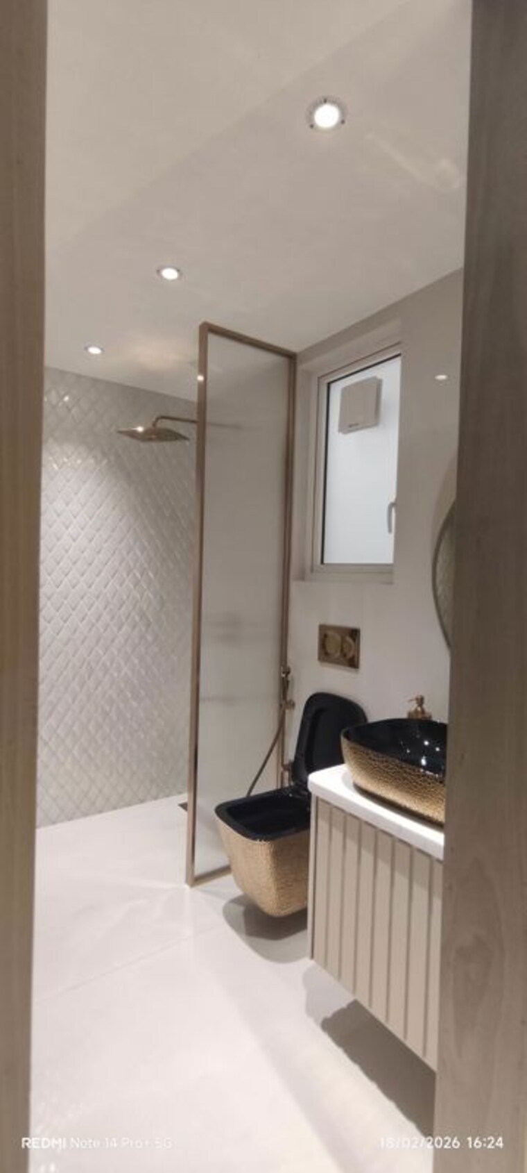 Bathroom, andheri west 4 Bedroom 2200 Sq.Ft. Apartment In Andheri West Mumbai 9994129
