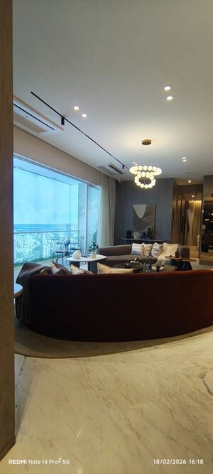 Bedroom in 4 BHK Apartment at Andheri West – for Sale