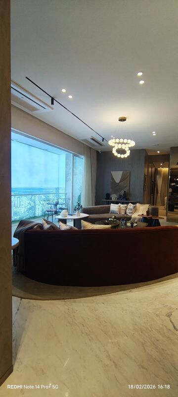 Bedroom in 4 BHK Apartment at Andheri West – for Sale