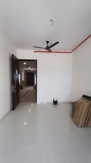 Room in 2 BHK Apartment at Sheth Zuri, Laxmi Nagar – for Rent