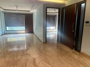 Room in 3 BHK Apartment at Unitech South City 1, South City 1 – for Rent