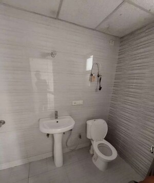 Bathroom in 3 BHK Apartment at Hazratganj – for Rent