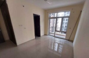 Room in 3 BHK Apartment at Hazratganj – for Rent