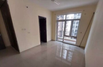 Room in 3 BHK Apartment at Hazratganj – for Rent