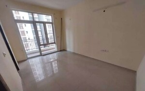 Room in 3 BHK Apartment at Hazratganj – for Rent