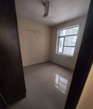 Room in 3 BHK Apartment at Hazratganj – for Rent