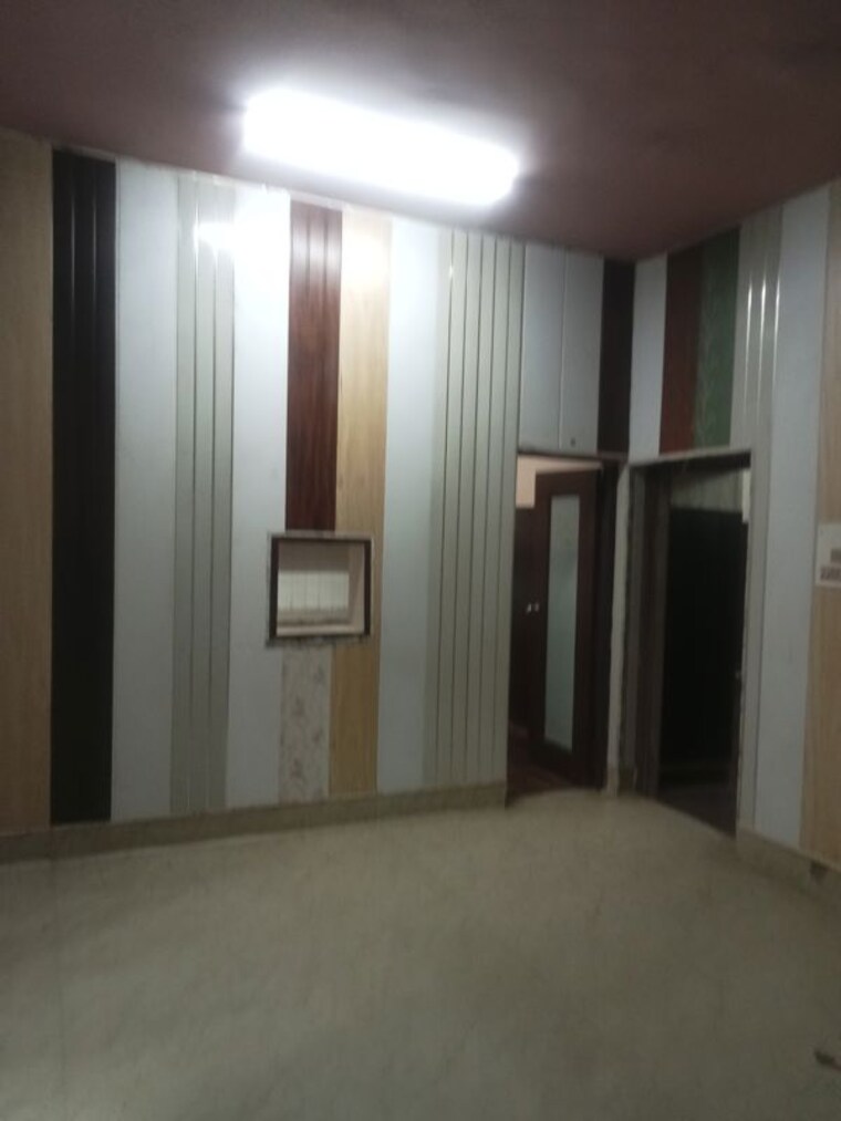 Room, gomti nagar Commercial Office Space 2152 Sq.Ft. In Gomti Nagar Lucknow 9994163