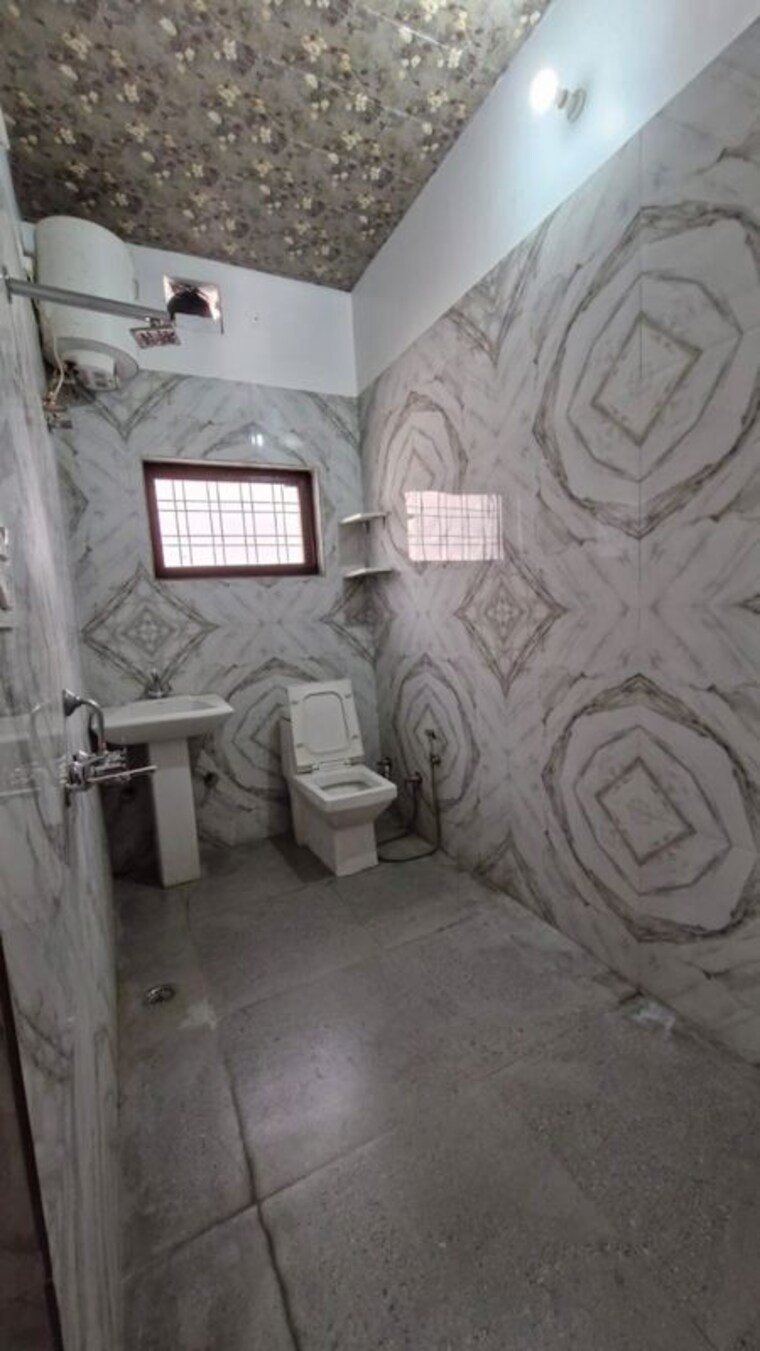 Bathroom, niranjanpur 2 Bedroom 1500 Sq.Ft. Independent House In Niranjanpur Dehradun 9994167