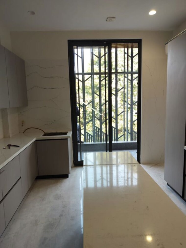 Balcony, ss-southend-floors 2 Bedroom 2000 Sq.Yd. Apartment In South City 2 Gurgaon 9994178