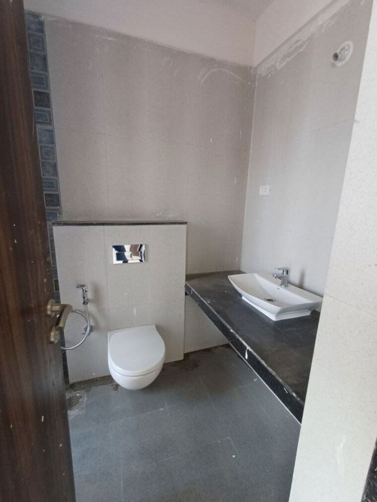 Bathroom, sheth-zuri 3 Bedroom 811 Sq.Ft. Apartment In Laxmi Nagar Thane 9994201