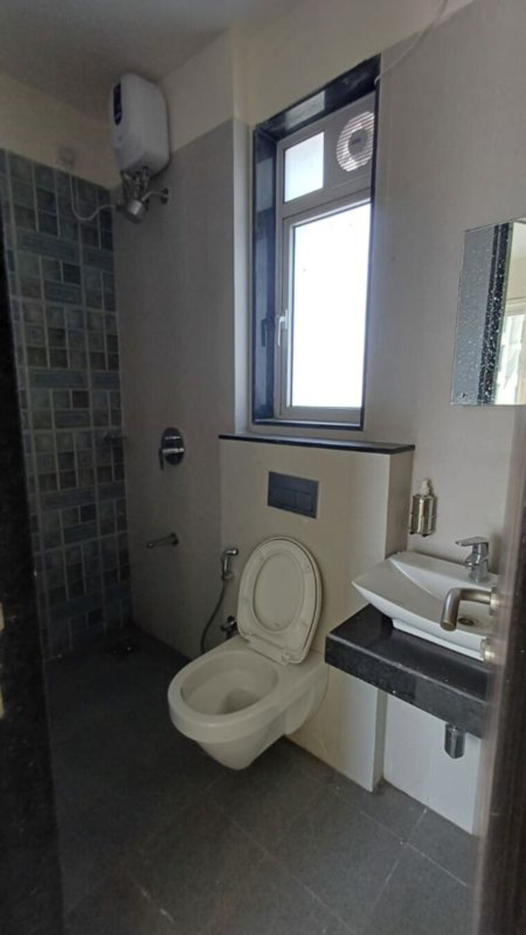 Bathroom, sheth-zuri 3 Bedroom 811 Sq.Ft. Apartment In Laxmi Nagar Thane 9994203