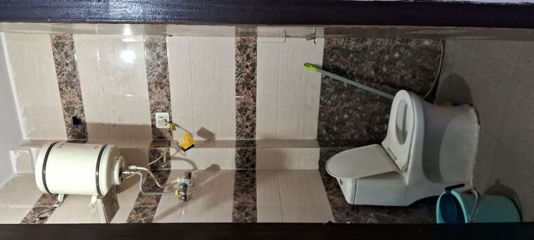 Bathroom, sarita vihar 1.5 Bedroom 600 Sq.Ft. Apartment In Sarita Vihar Delhi 9994206
