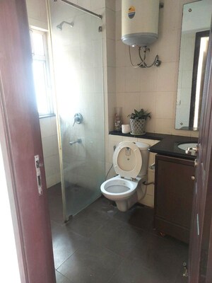Bathroom in 3.5 BHK Apartment at Unitech Fresco, Sector 50 – for Rent