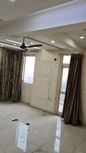 Building Lobby in 5 BHK Apartment at Omaxe Heights, Sector 86 – for Rent