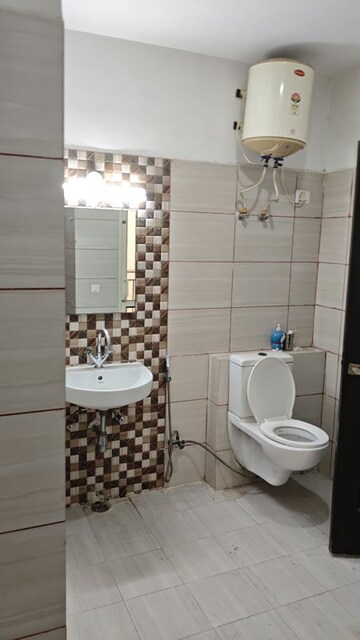 Bathroom in 5 BHK Apartment at Omaxe Heights, Sector 86 – for Rent