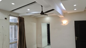 Building Lobby in 5 BHK Apartment at Omaxe Heights, Sector 86 – for Rent