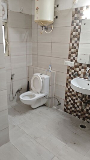 Bathroom in 5 BHK Apartment at Omaxe Heights, Sector 86 – for Rent