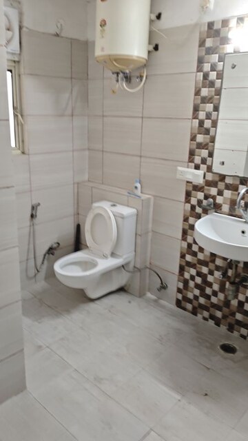 Bathroom in 5 BHK Apartment at Omaxe Heights, Sector 86 – for Rent