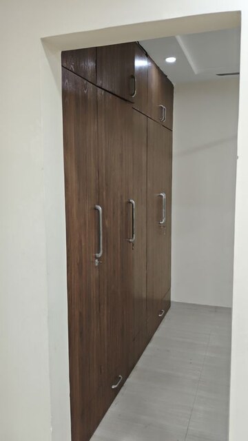 Furnished Amenities in 5 BHK Apartment at Omaxe Heights, Sector 86 – for Rent