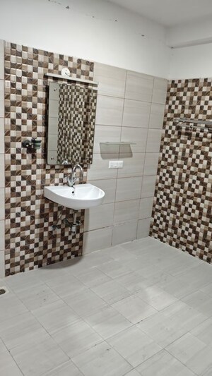 Bathroom in 5 BHK Apartment at Omaxe Heights, Sector 86 – for Rent
