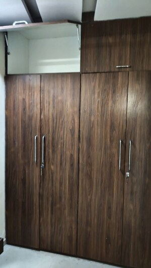 Furnished Amenities in 5 BHK Apartment at Omaxe Heights, Sector 86 – for Rent