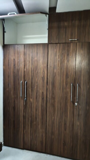 Furnished Amenities in 5 BHK Apartment at Omaxe Heights, Sector 86 – for Rent