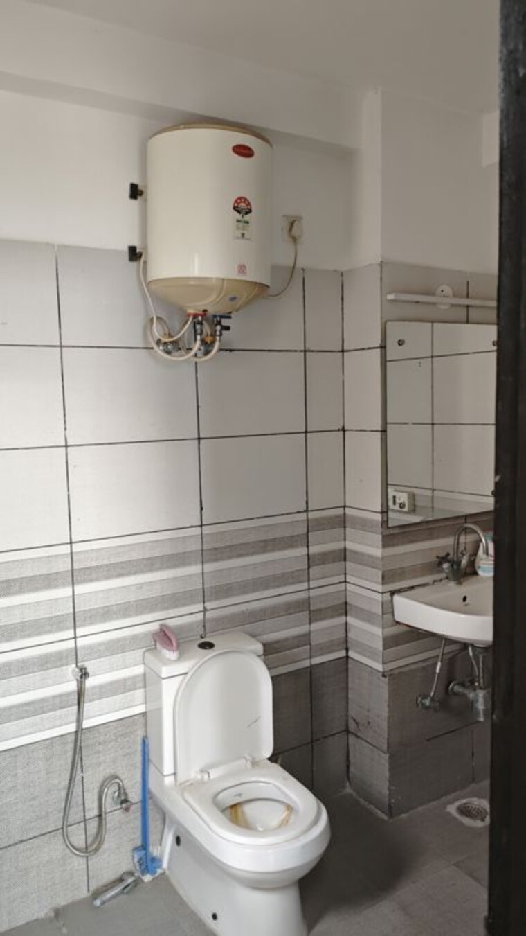 Bathroom, omaxe-heights 5 Bedroom 4450 Sq.Ft. Apartment In Sector 86 Faridabad 9994244