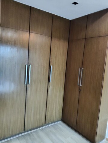 Furnished Amenities in 2 BHK Apartment at Shiv Kutir CHS, Andheri West – for Rent