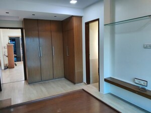 Room in 2 BHK Apartment at Shiv Kutir CHS, Andheri West – for Rent