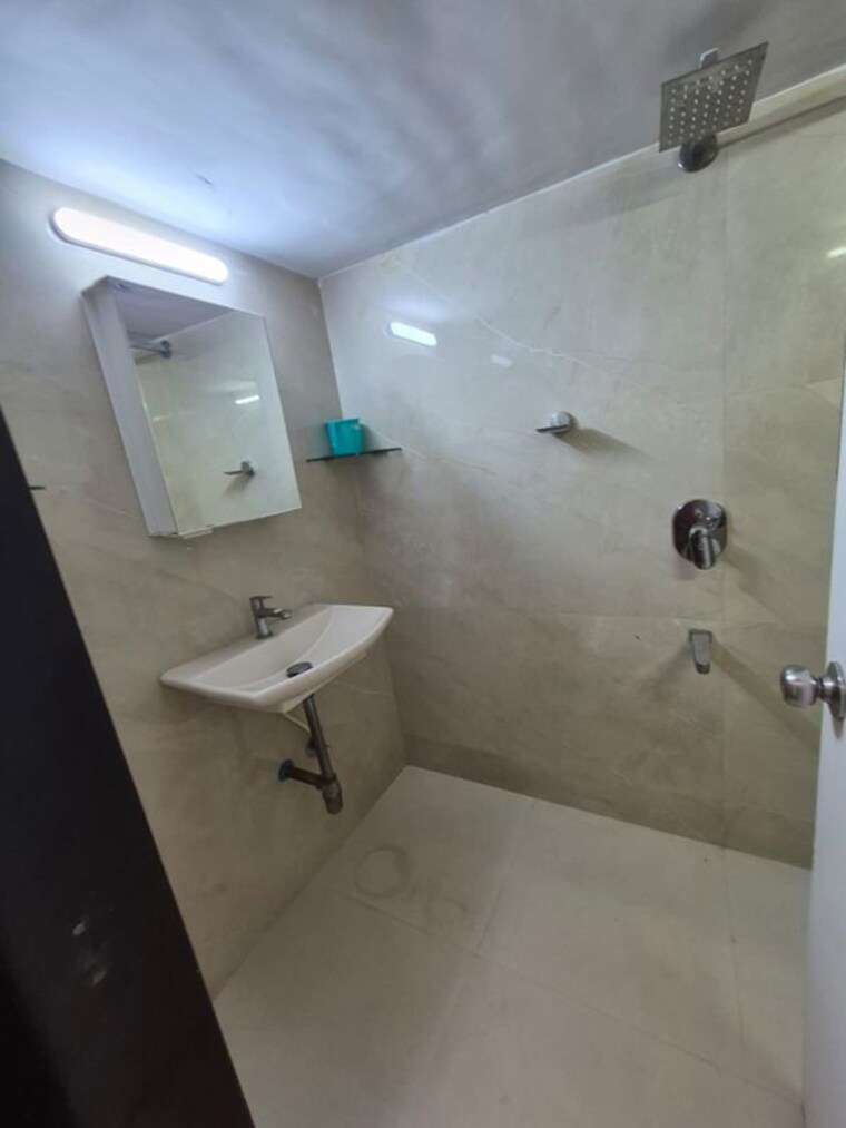 Bathroom, silver-croft-andheri 2 Bedroom 750 Sq.Ft. Apartment In Andheri West Mumbai 9897504