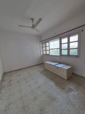 Room in 2 BHK Apartment at Silver Croft Andheri, Andheri West – for Rent