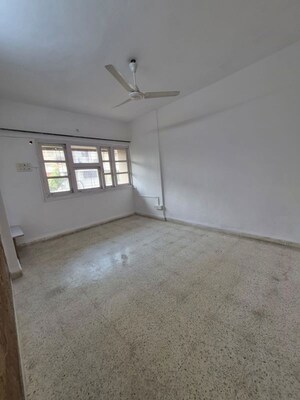 Room in 2 BHK Apartment at Silver Croft Andheri, Andheri West – for Rent