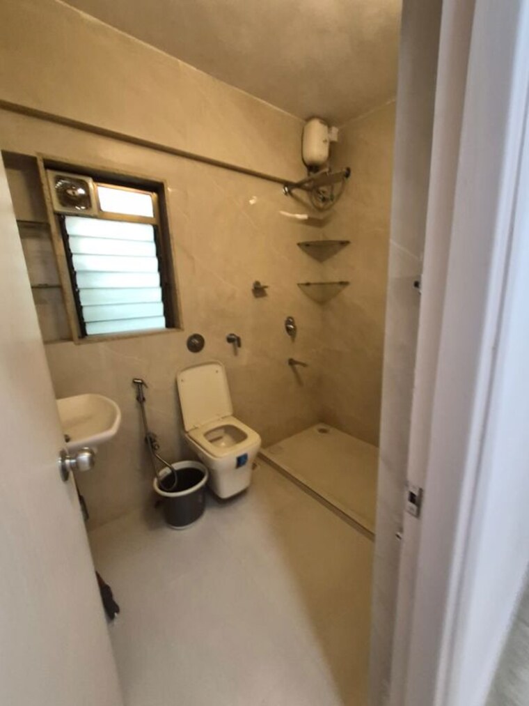 Bathroom, silver-croft-andheri 2 Bedroom 750 Sq.Ft. Apartment In Andheri West Mumbai 9897504