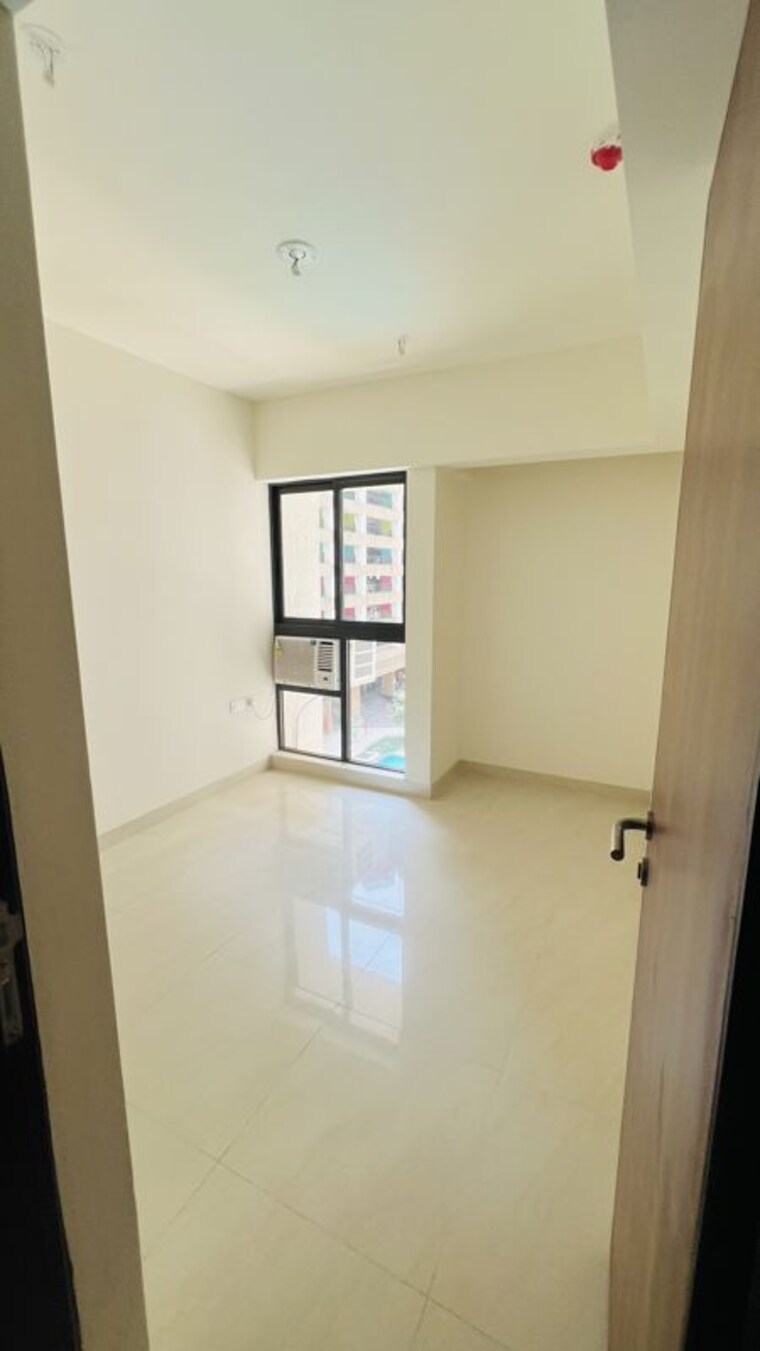 Room, lodha-crown-quality-homes 1 Bedroom 317 Sq.Ft. Apartment In Majiwada Thane 9994268